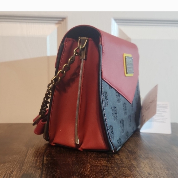 Loungefly Harry Potter Gryffindor Crossbody Chain Strap Purse Pocketbook NWT - Picture 3 of 9